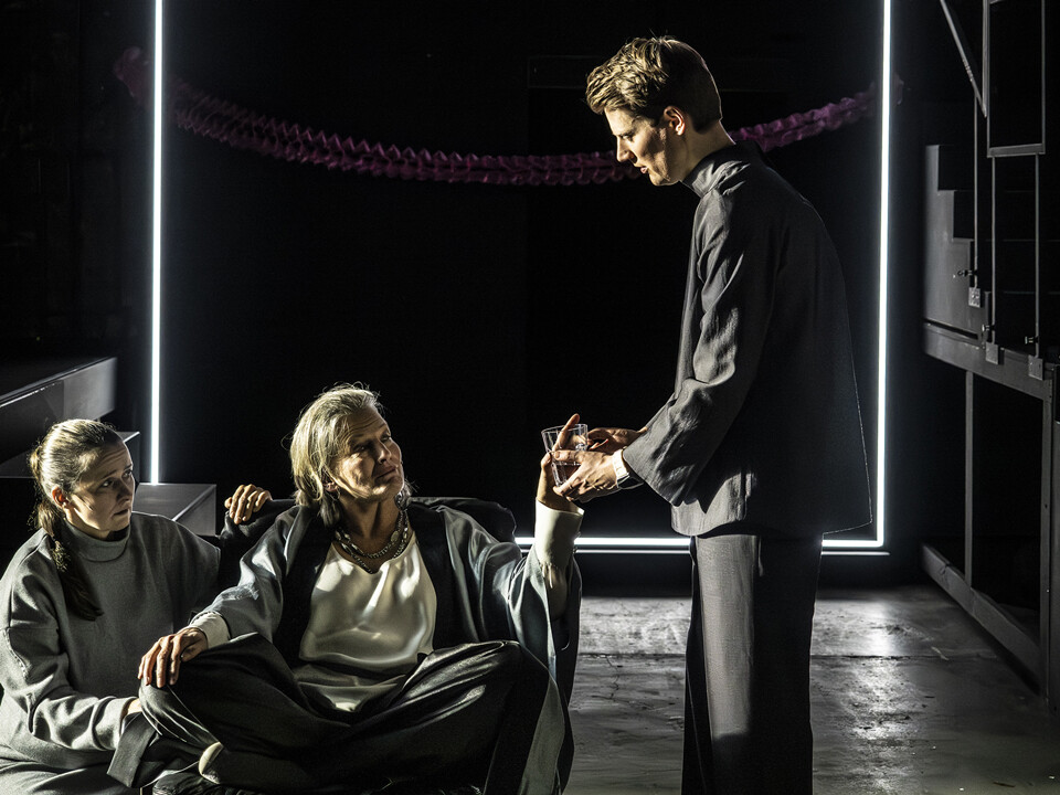 Wer Hat Angst Vor Virginia Woolf Von Edward Albee In Der Ubersetzung Von Alissa Und Martin Walser Theater Und Philharmonie Essen Tup